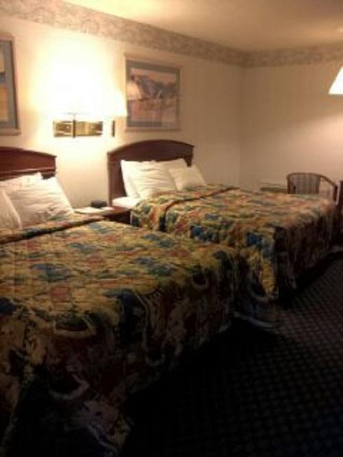 Whitten Inn Van Horn Room photo