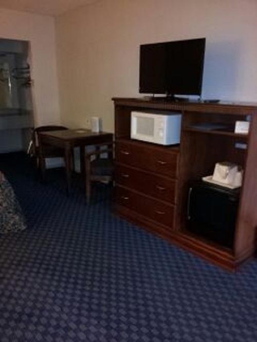 Whitten Inn Van Horn Room photo