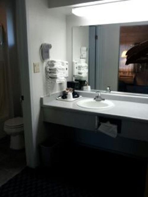 Whitten Inn Van Horn Room photo