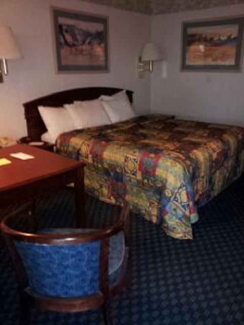 Whitten Inn Van Horn Room photo